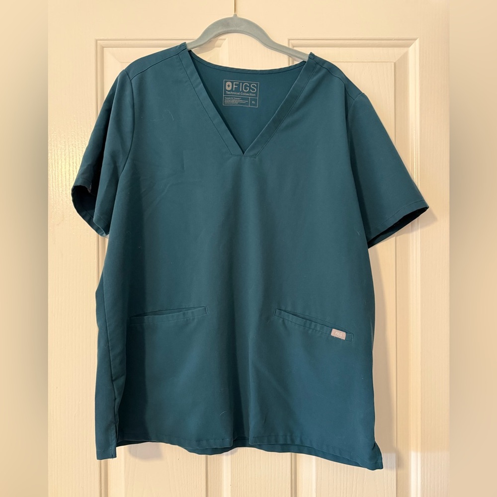 Figs Casma Three-Pocket Scrub Top Green limited edition color